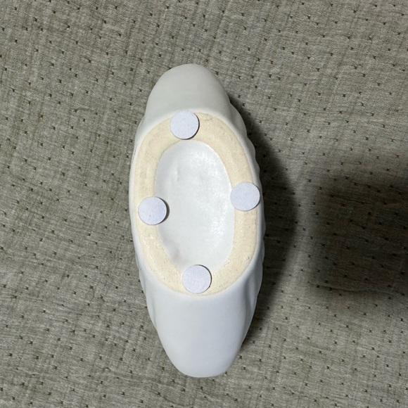 White Shell Vase - Picture 5 of 5